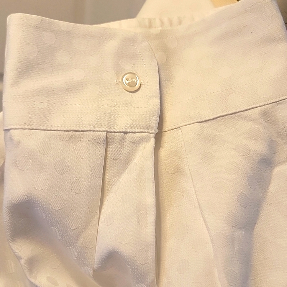 Alex Marie White Polka-dot Wrinkle Free Long Sleeve - Picture 3 of 4